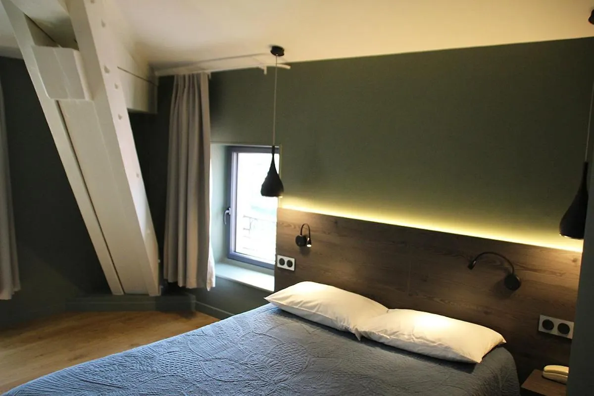 Hotel Le Pont Neuf Saint-Affrique 2*,  Francia