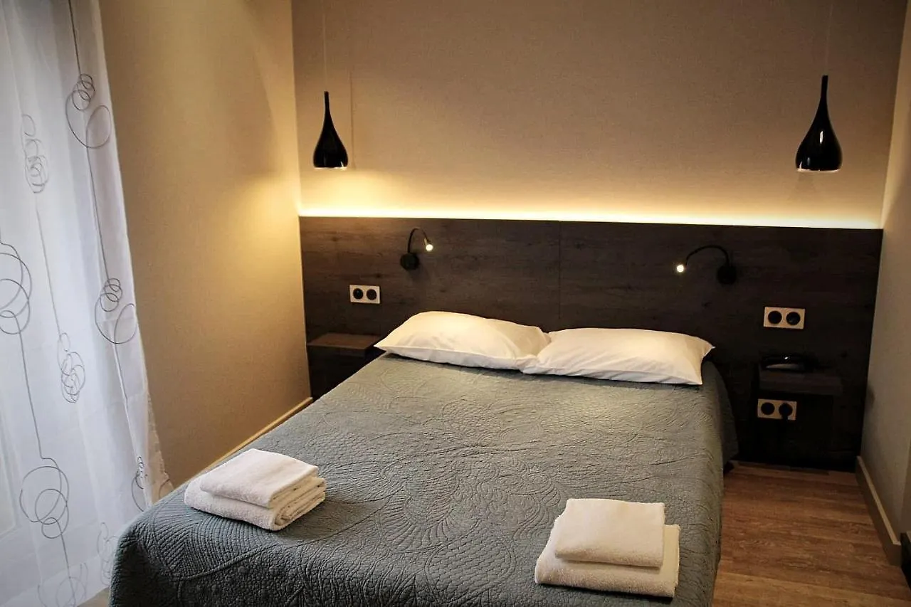 **  Hotel Le Pont Neuf Saint-Affrique France